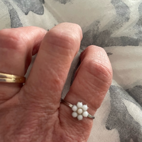 Boho silver and white daisy ring sz 7 - Picture 2 of 2